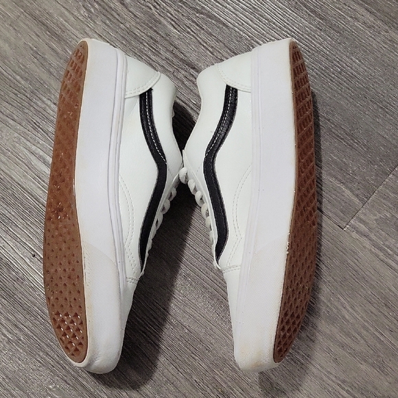 Vans White and Black Skate Sneakers - Picture 2 of 8